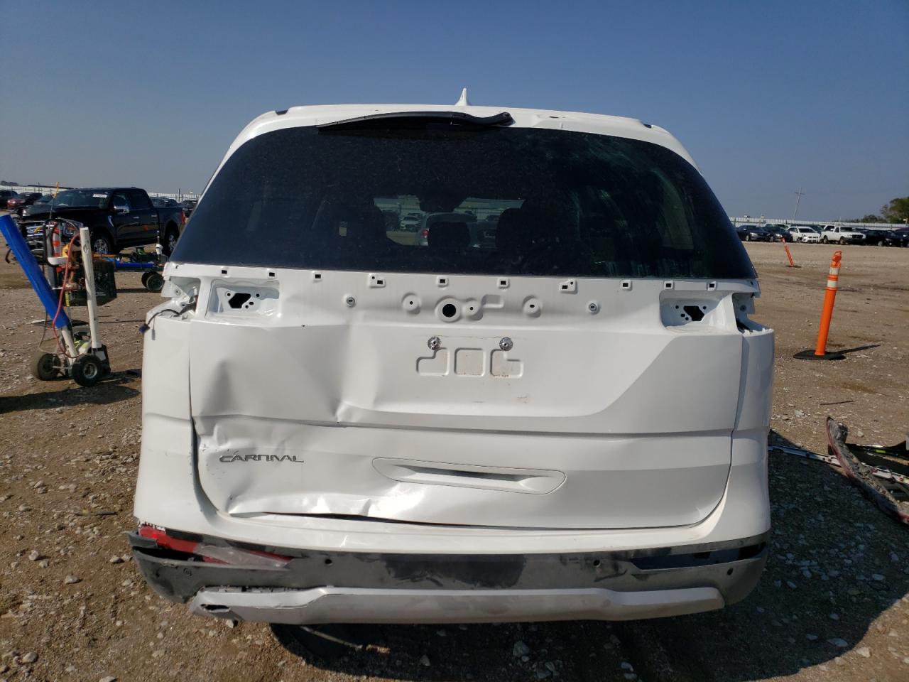 2023 Kia Carnival Lx VIN: KNDNB4H35P6260181 Lot: 74240714