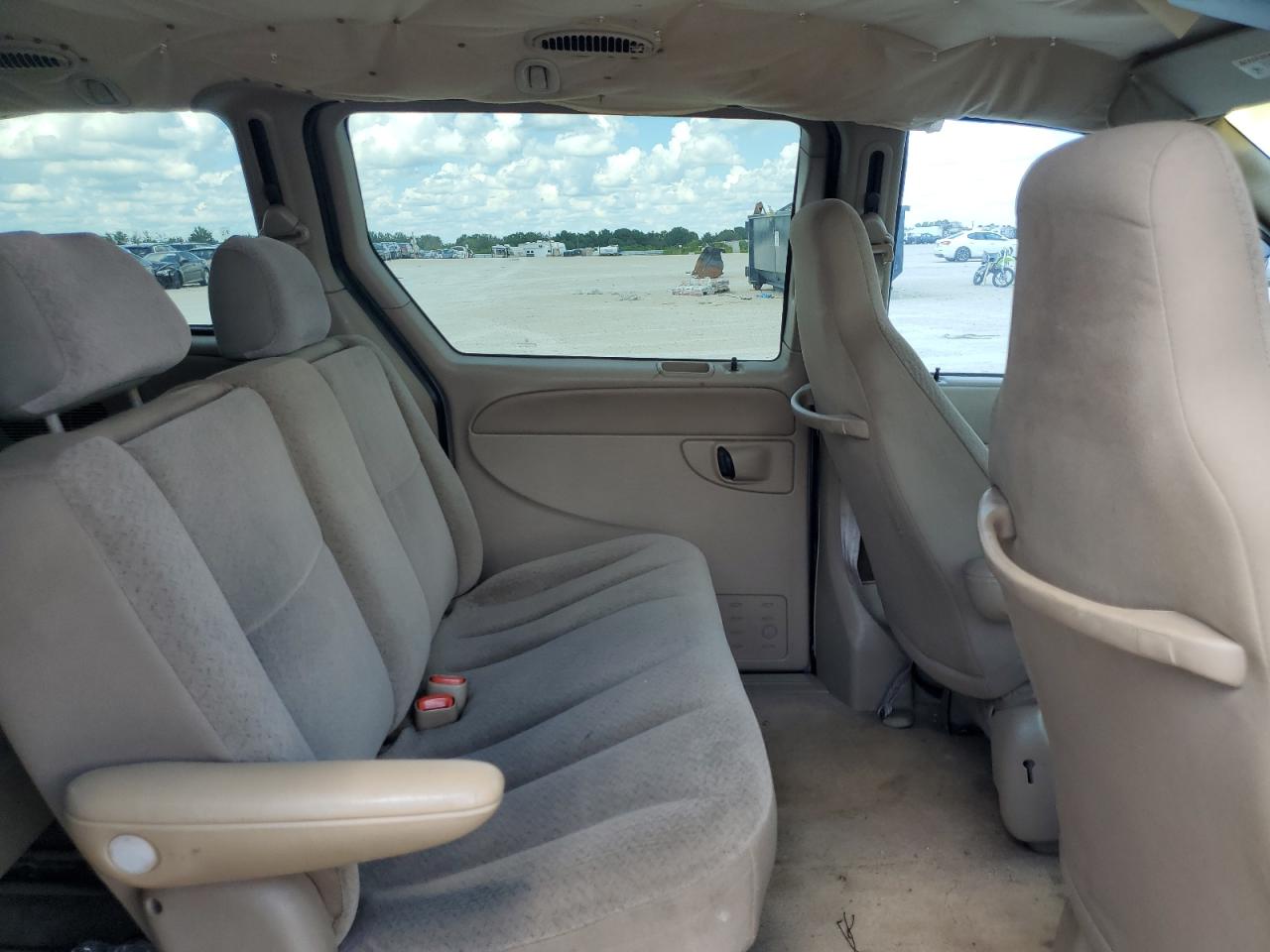 2002 Chrysler Town & Country Lx VIN: 2C4GP44362R637778 Lot: 67448373