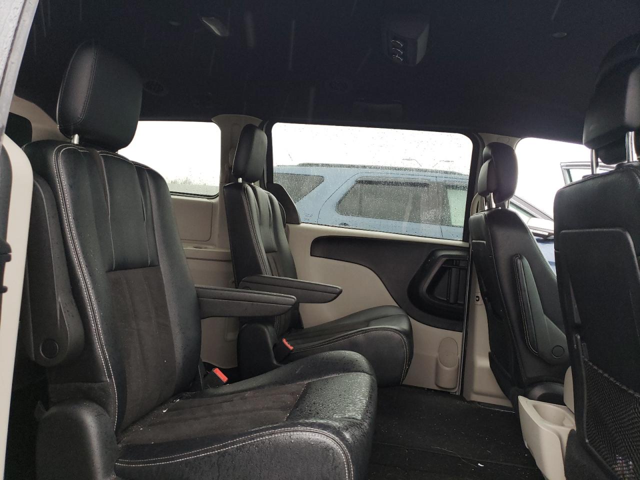 2019 Dodge Caravan - Image 11