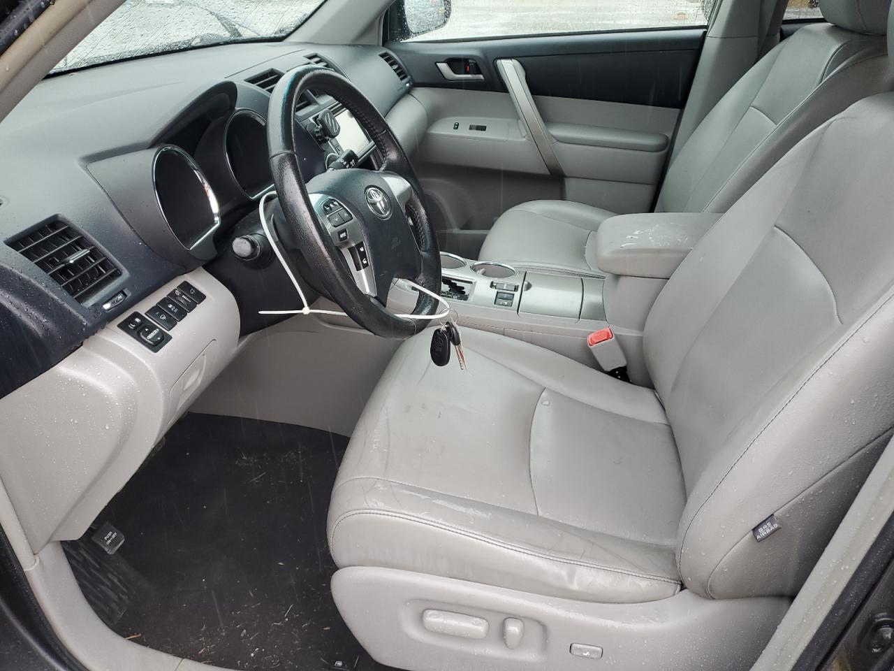 5TDBK3EH0DS227047 2013 Toyota Highlander Base