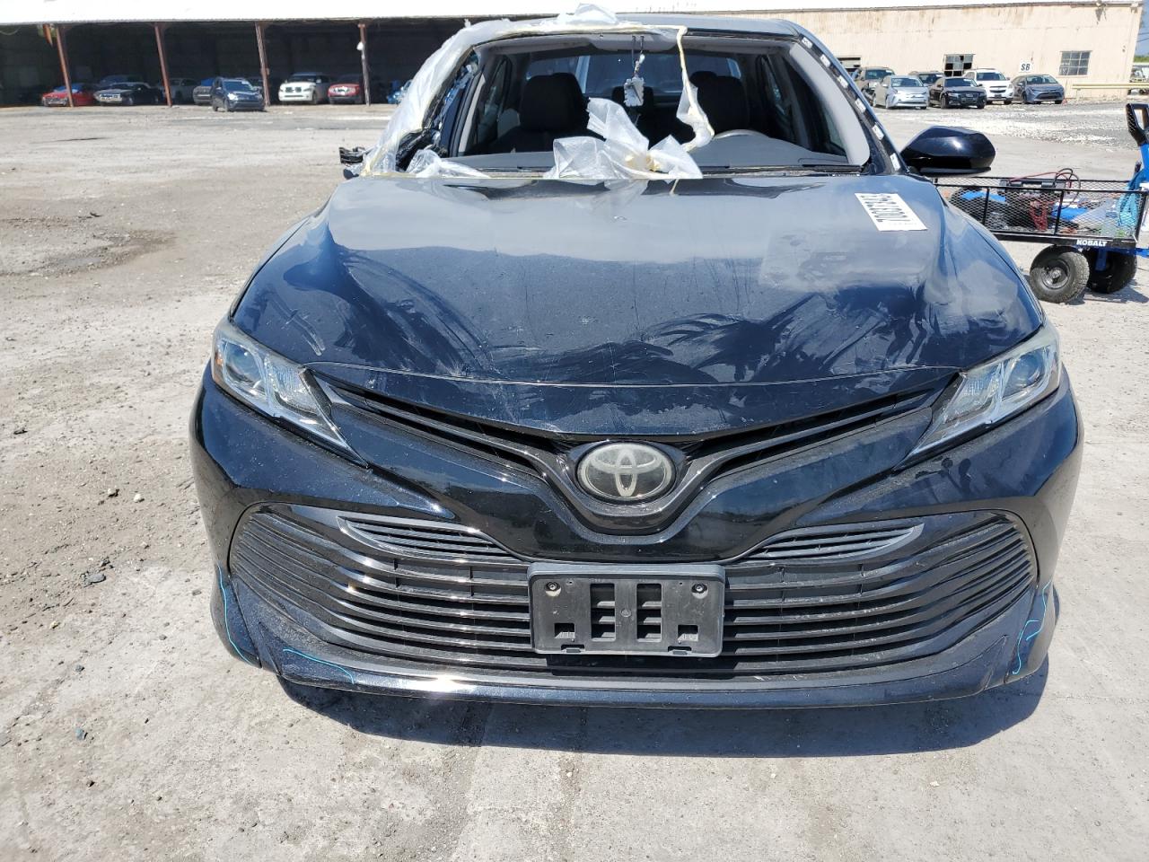 2018 Toyota Camry L VIN: 4T1B11HKXJU054722 Lot: 70037343