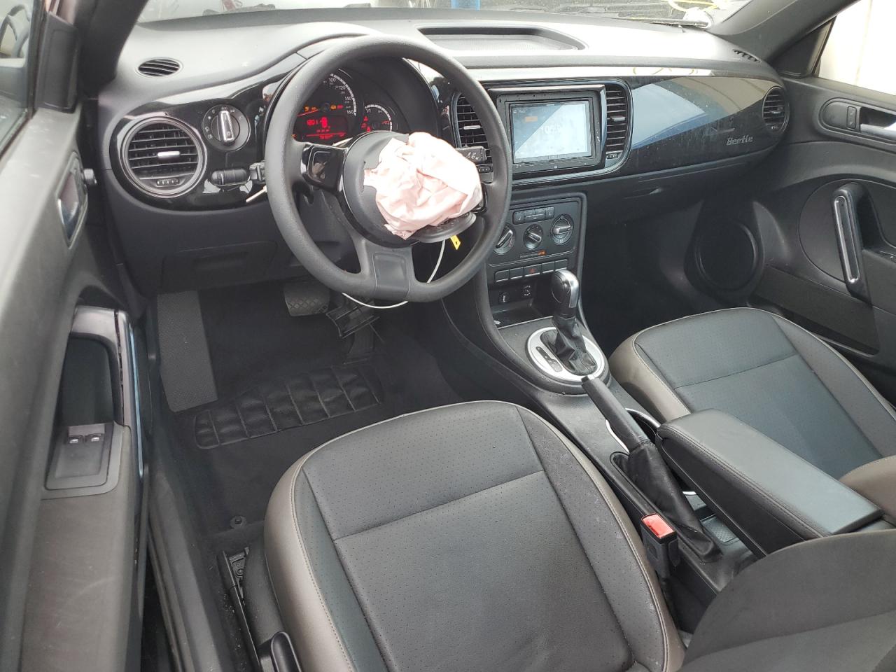 2015 Volkswagen Beetle 1.8T VIN: 3VWF17AT2FM647740 Lot: 67149103