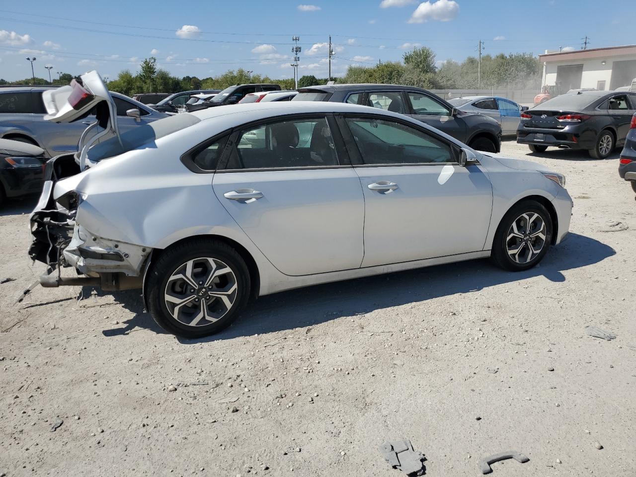 VIN 3KPF24AD8KE111497 2019 KIA FORTE no.3