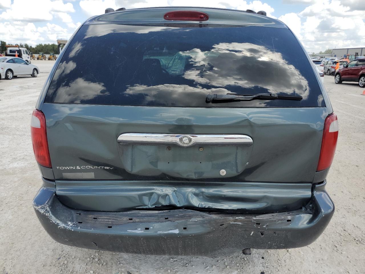 2002 Chrysler Town & Country Lx VIN: 2C4GP44362R637778 Lot: 67448373