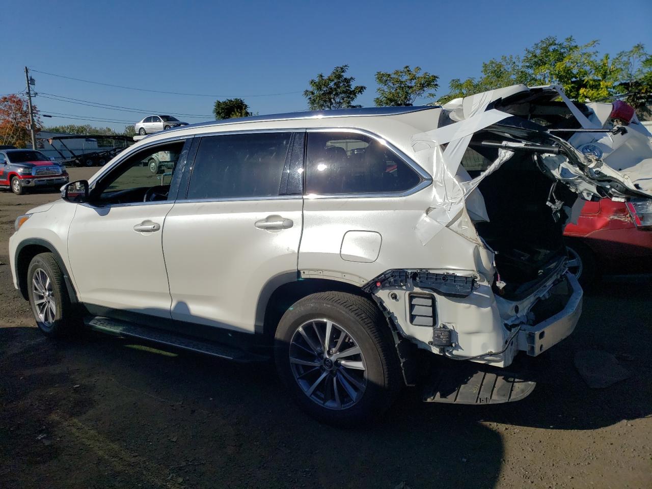 5TDJZRFH9KS616100 2019 Toyota Highlander Se