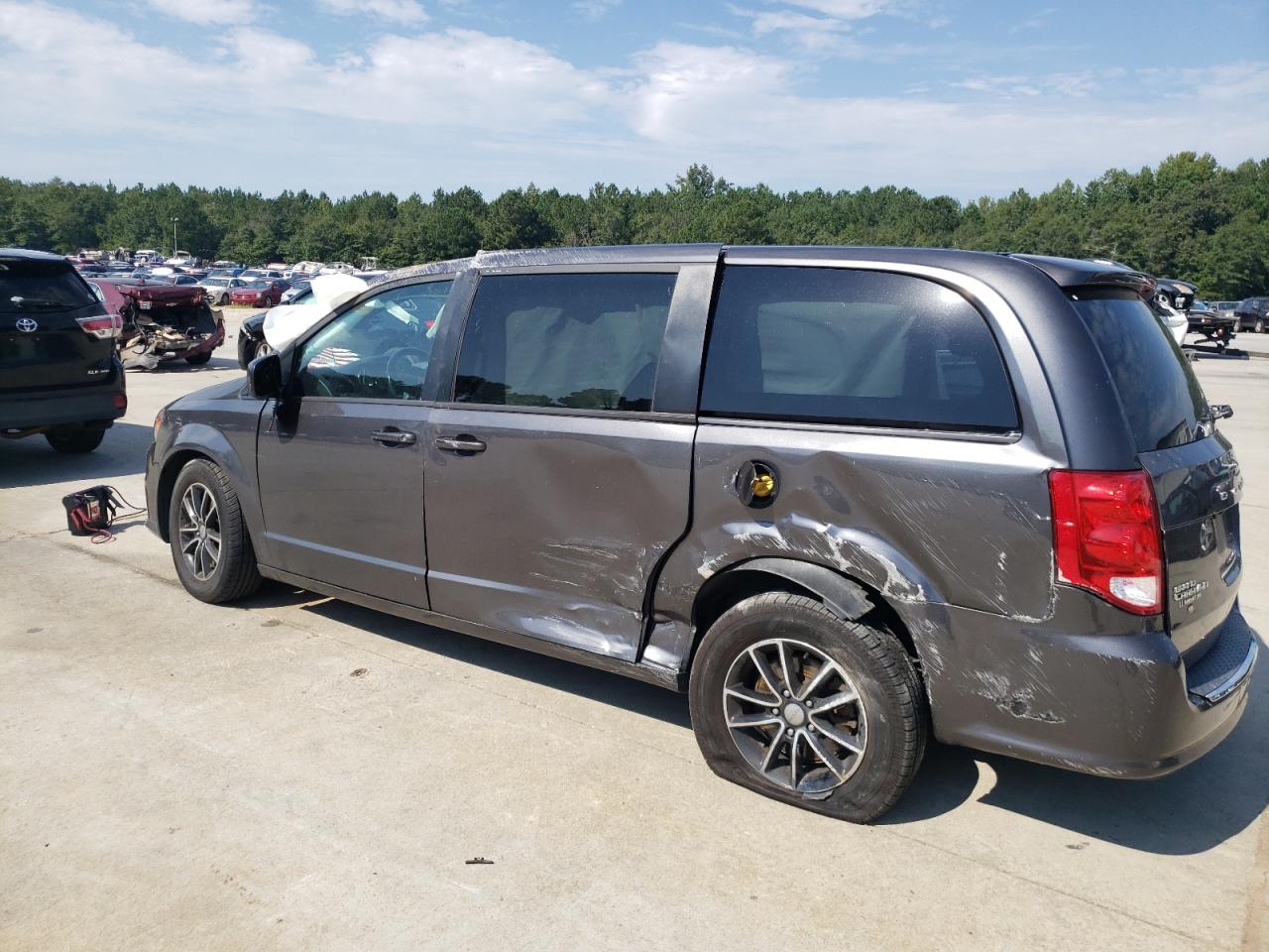 2018 Dodge Caravan - Image 2