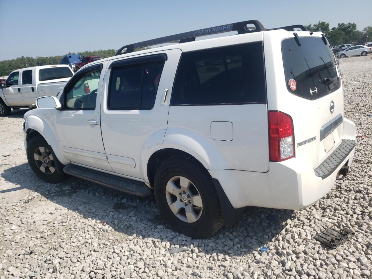 2005 Nissan Pathfinder - Image 2