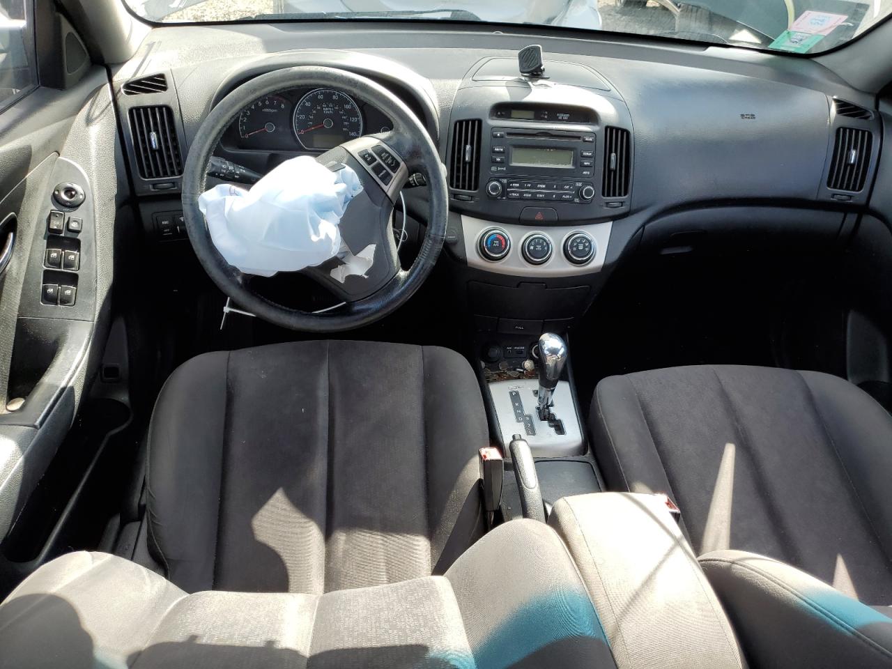 2010 Hyundai Elantra - Image 8