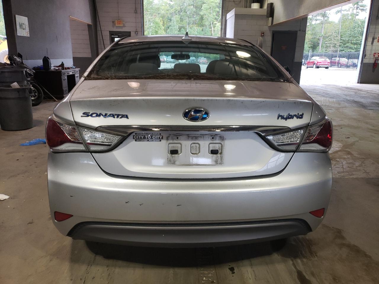 2012 Hyundai Sonata - Image 6