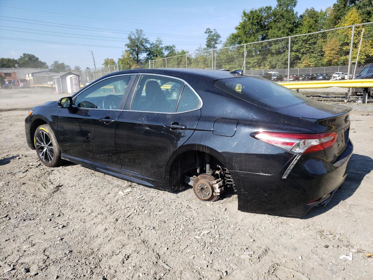 4T1B11HK0JU551374 2018 TOYOTA CAMRY - Image 2