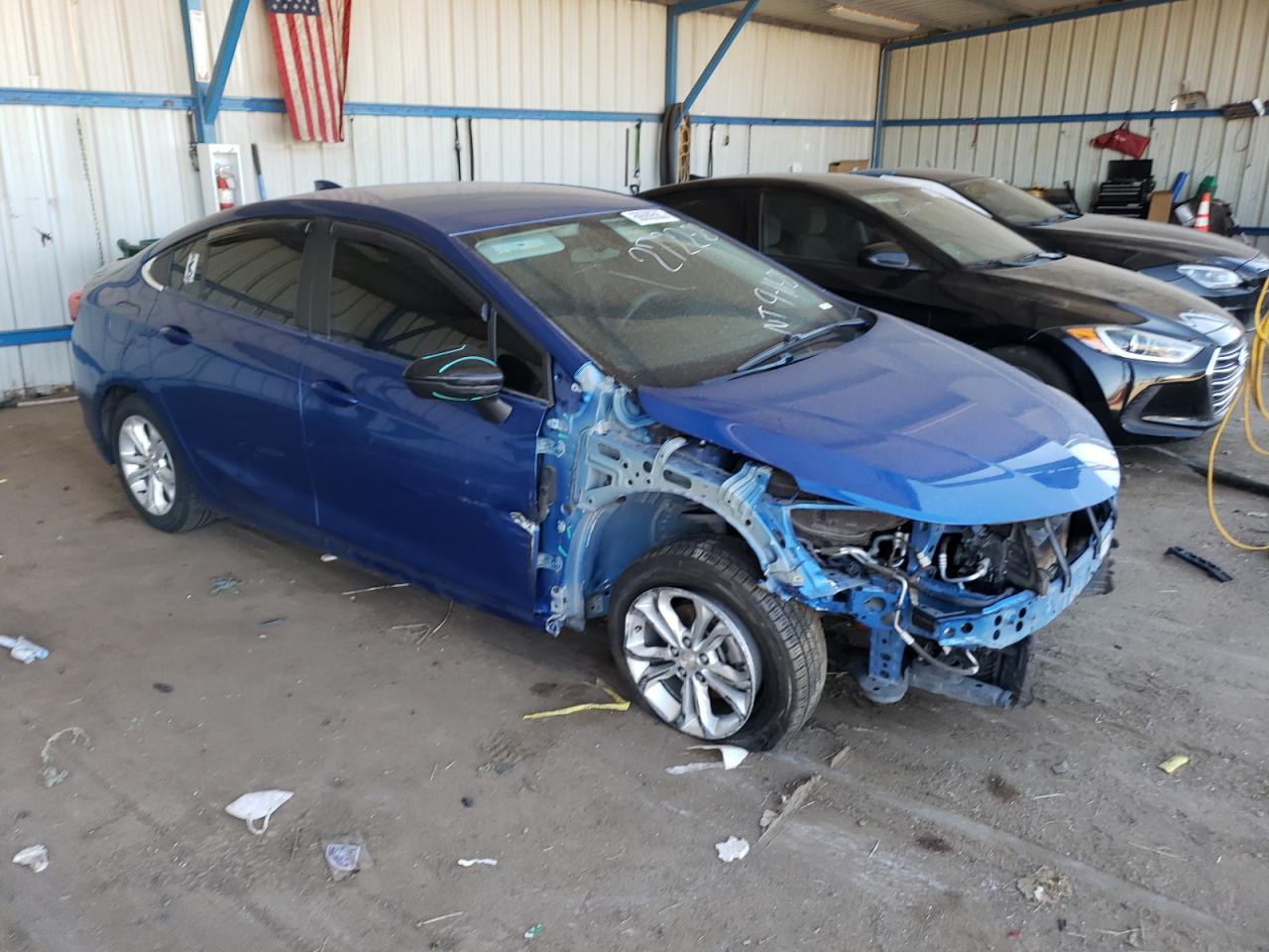 VIN 1G1BE5SM3K7112608 2019 CHEVROLET CRUZE no.4