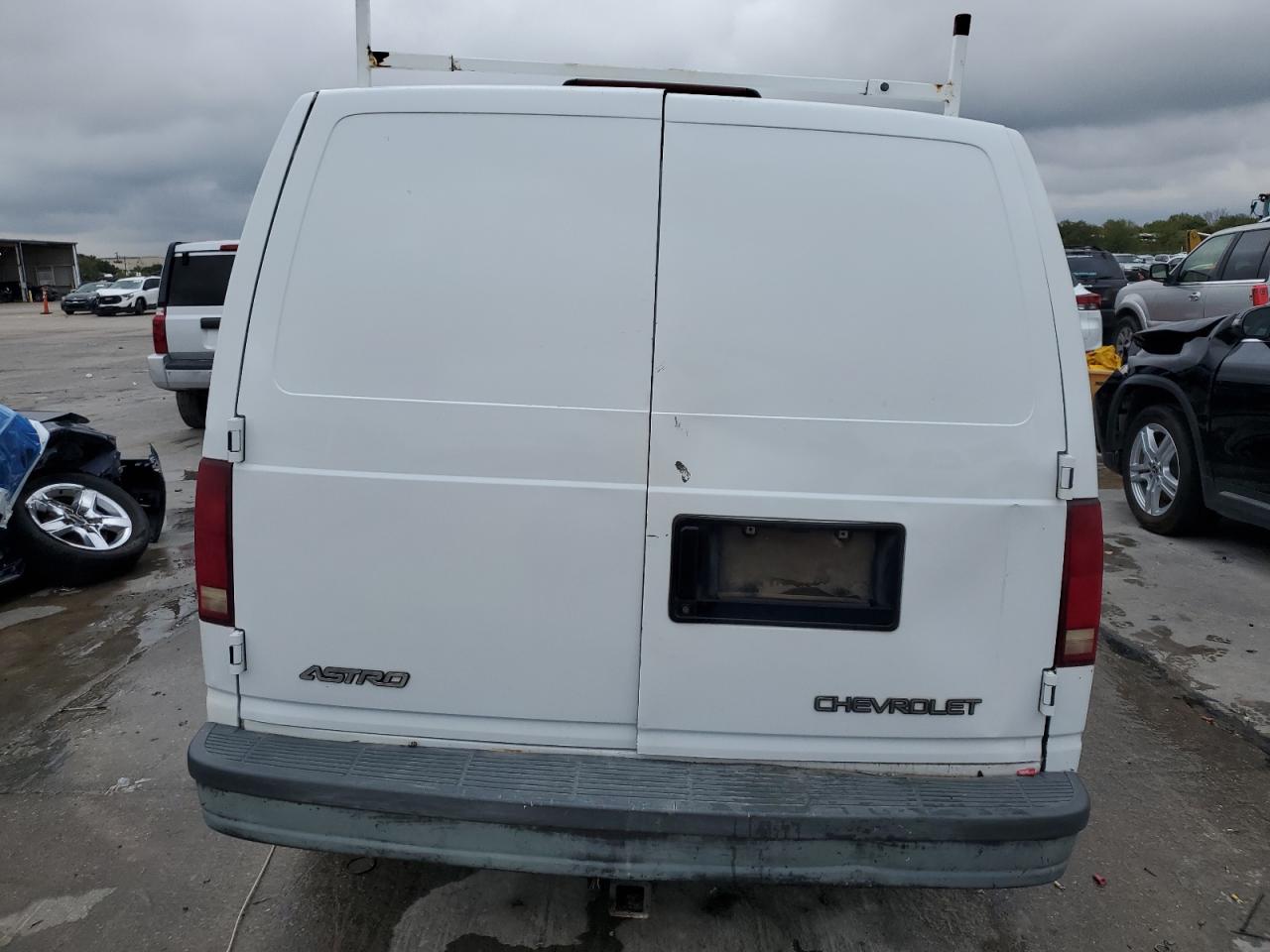 1GCDM19W3YB180402 2000 Chevrolet Astro