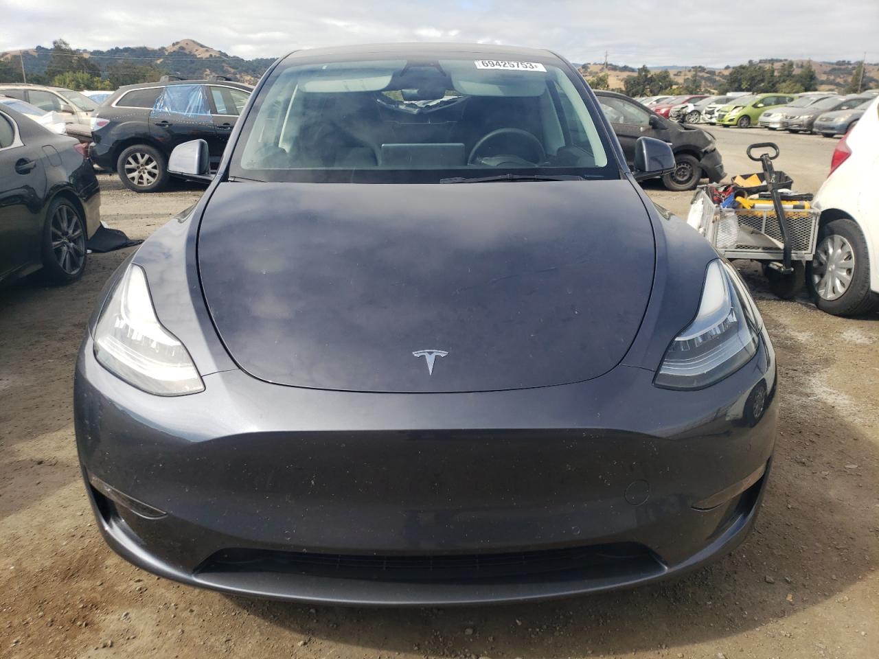 2022 Tesla Model Y VIN: 7SAYGDEE0NF383430 Lot: 69425753