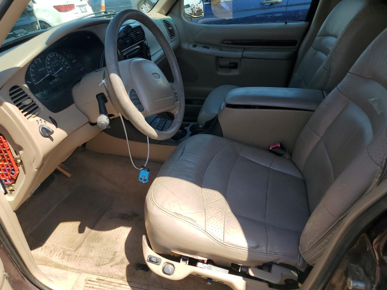 2000 Ford Explorer Limited VIN: 1FMDU65E3YZA11459 Lot: 66906433