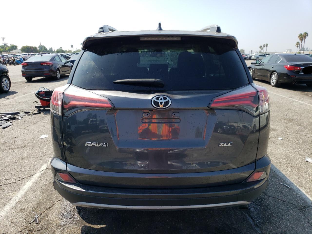 2017 Toyota RAV 4 - Image 6