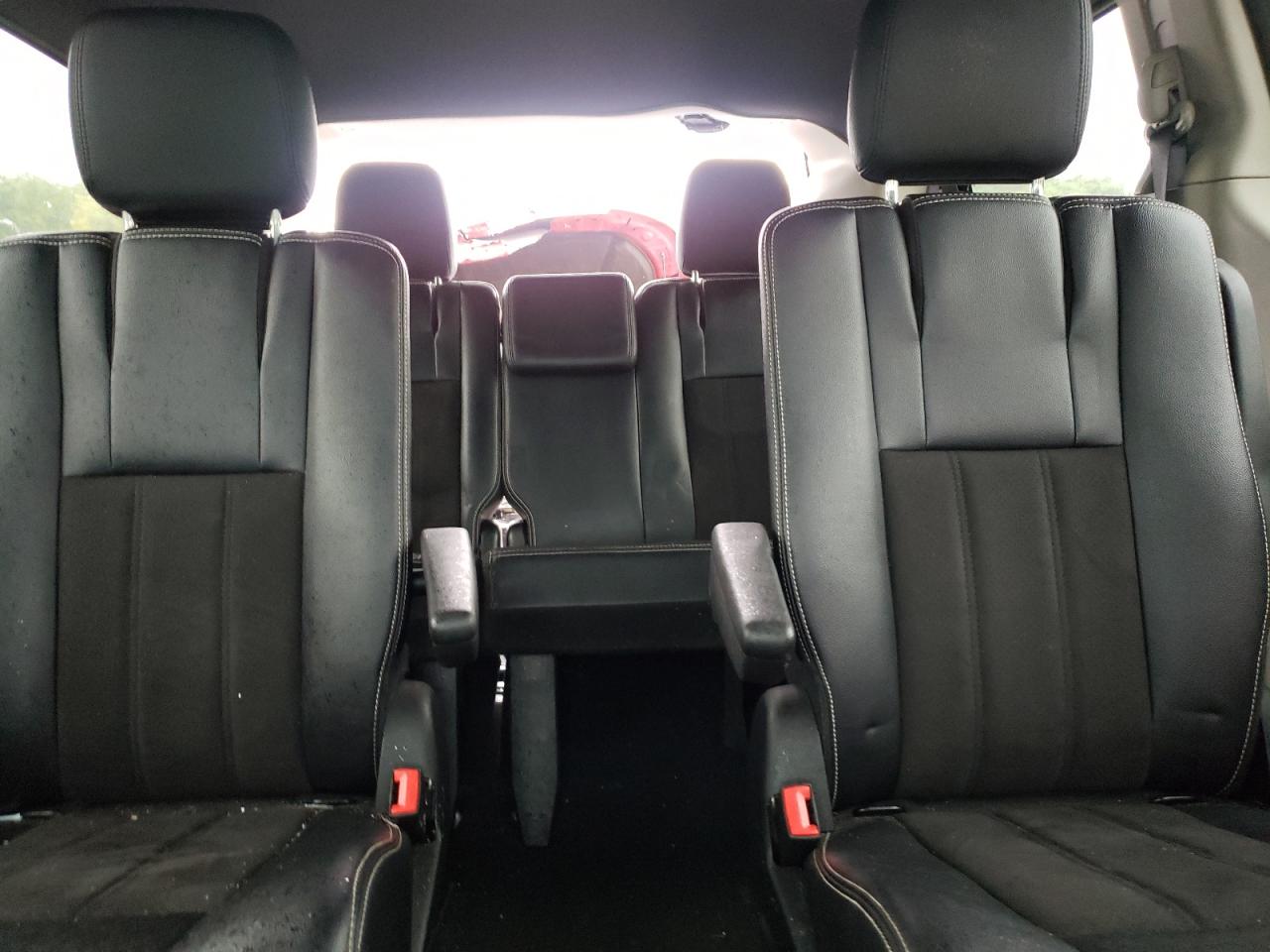 2019 Dodge Caravan - Image 10