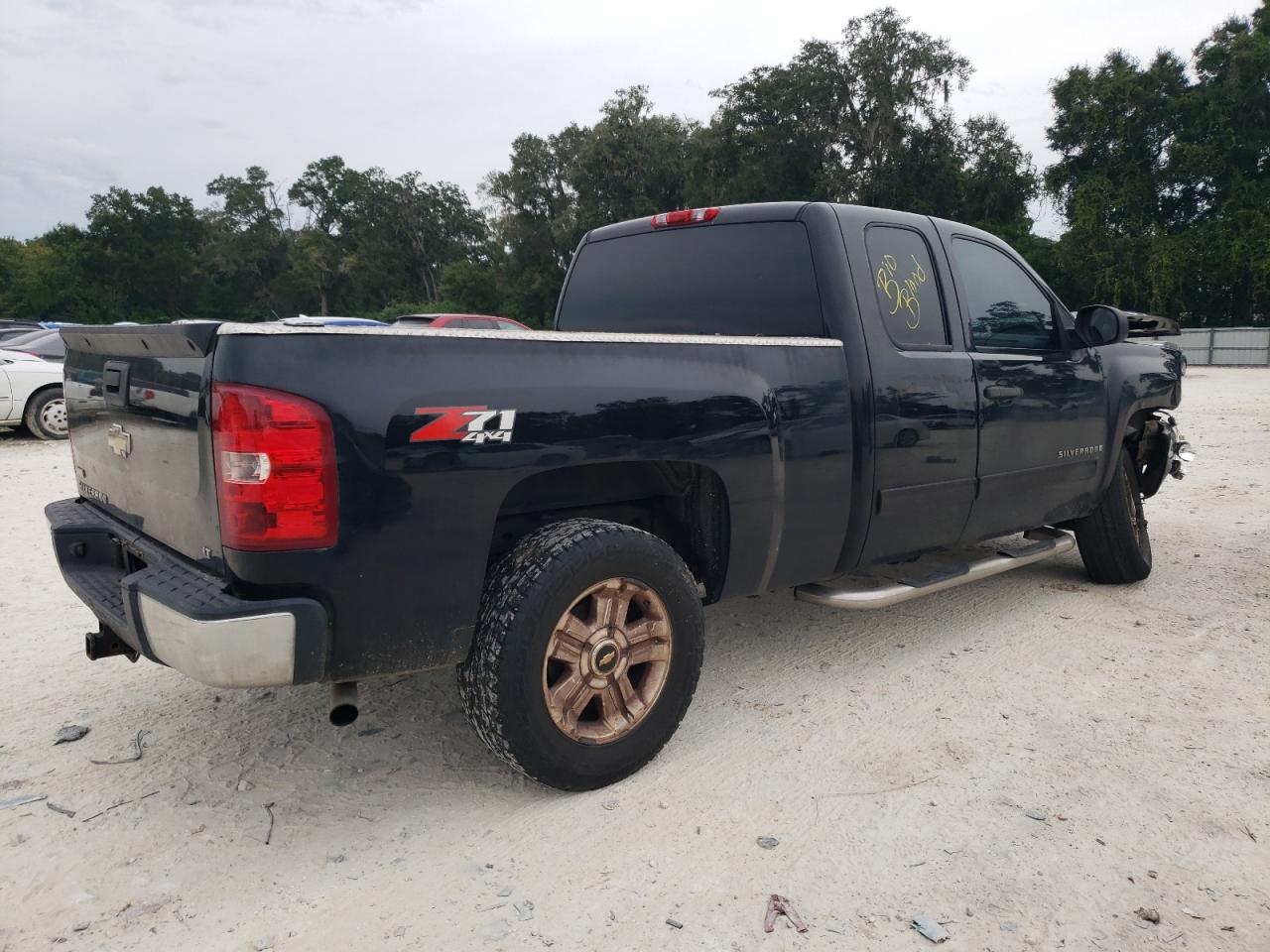 2009 Chevrolet Silverado - Image 3