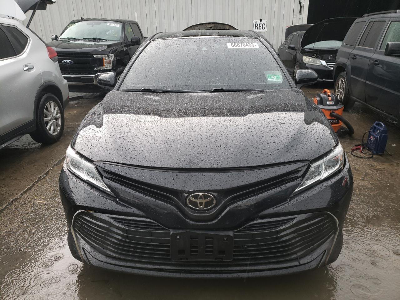 4T1B11HK1JU066290 2018 Toyota Camry L