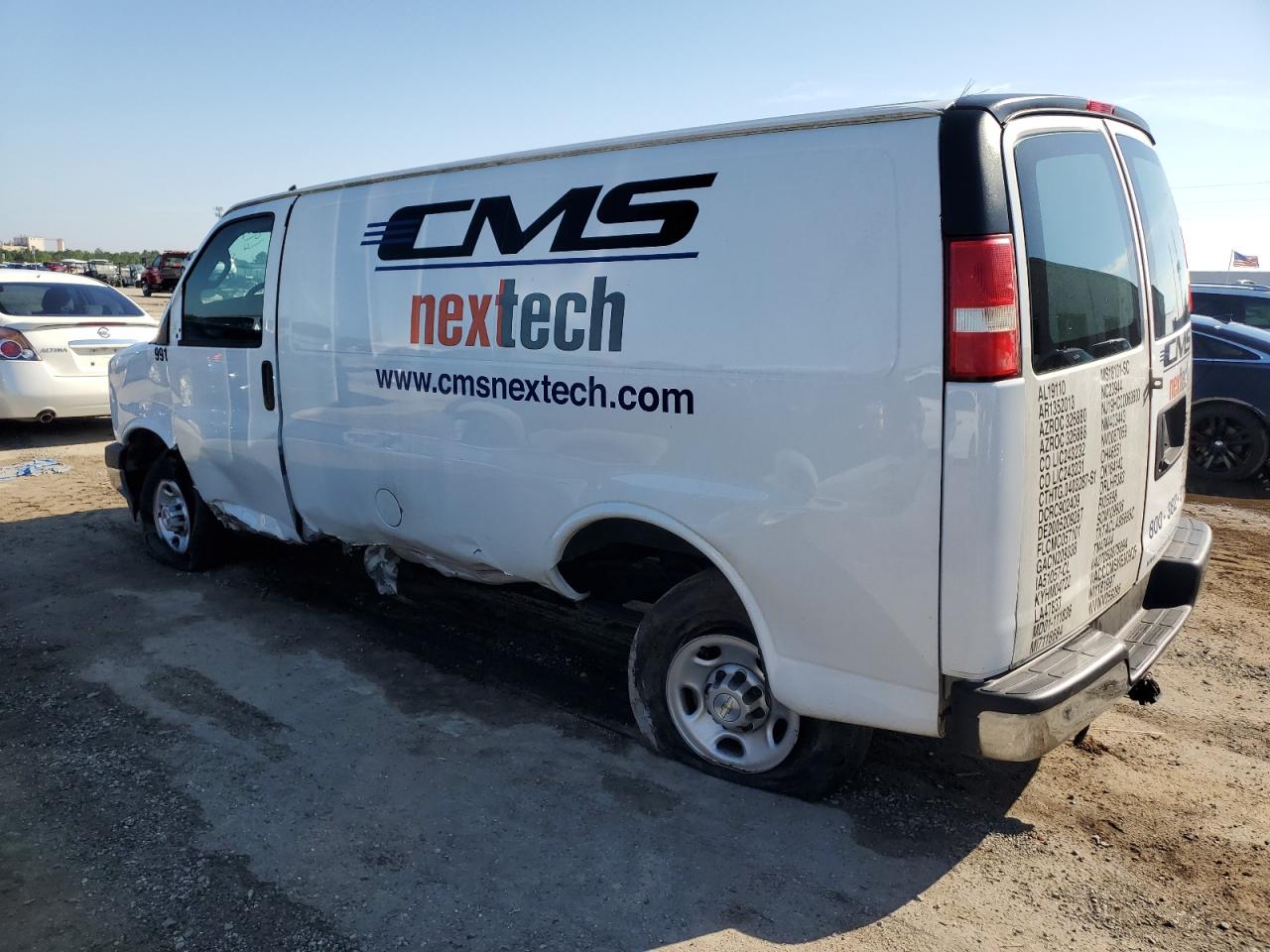 1GCWGAFPXM1239832 2021 Chevrolet Express G2500