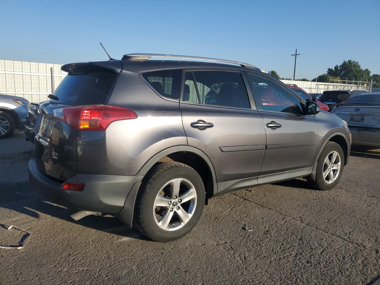 2T3RFREV5FW286561 2015 Toyota Rav4 Xle