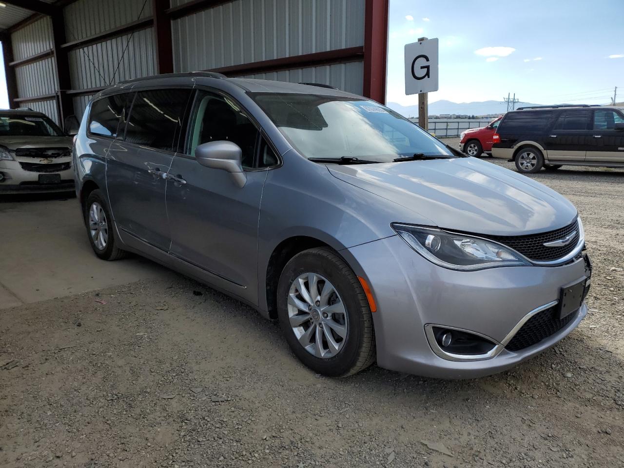 2019 Chrysler Pacifica Touring L VIN: 2C4RC1BG2KR731665 Lot: 67074893