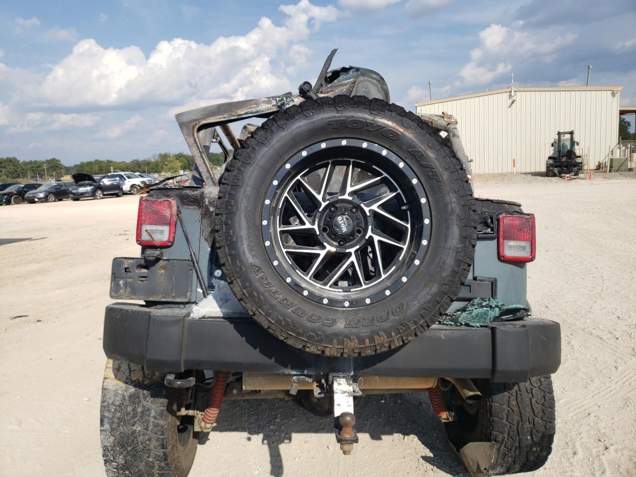 2014 Jeep Wrangler Unlimited Sport VIN: 1C4BJWDG0EL304452 Lot: 69805223