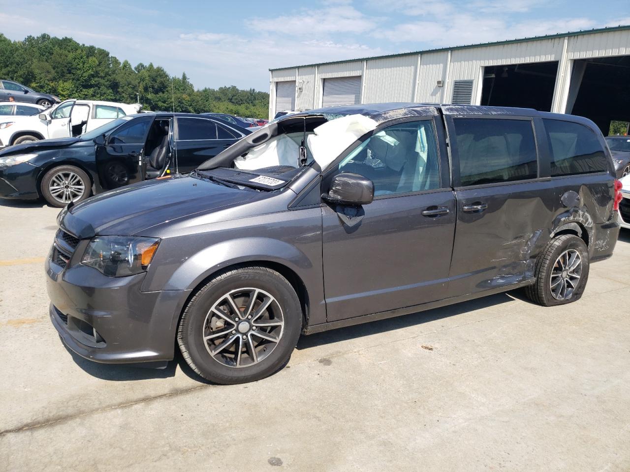 2018 Dodge Caravan - Image 1