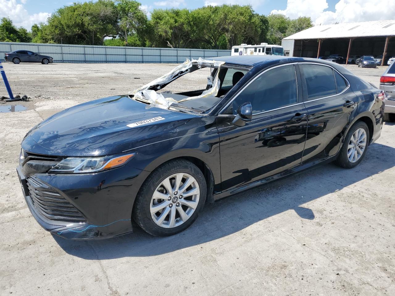 2018 Toyota Camry L VIN: 4T1B11HKXJU054722 Lot: 70037343