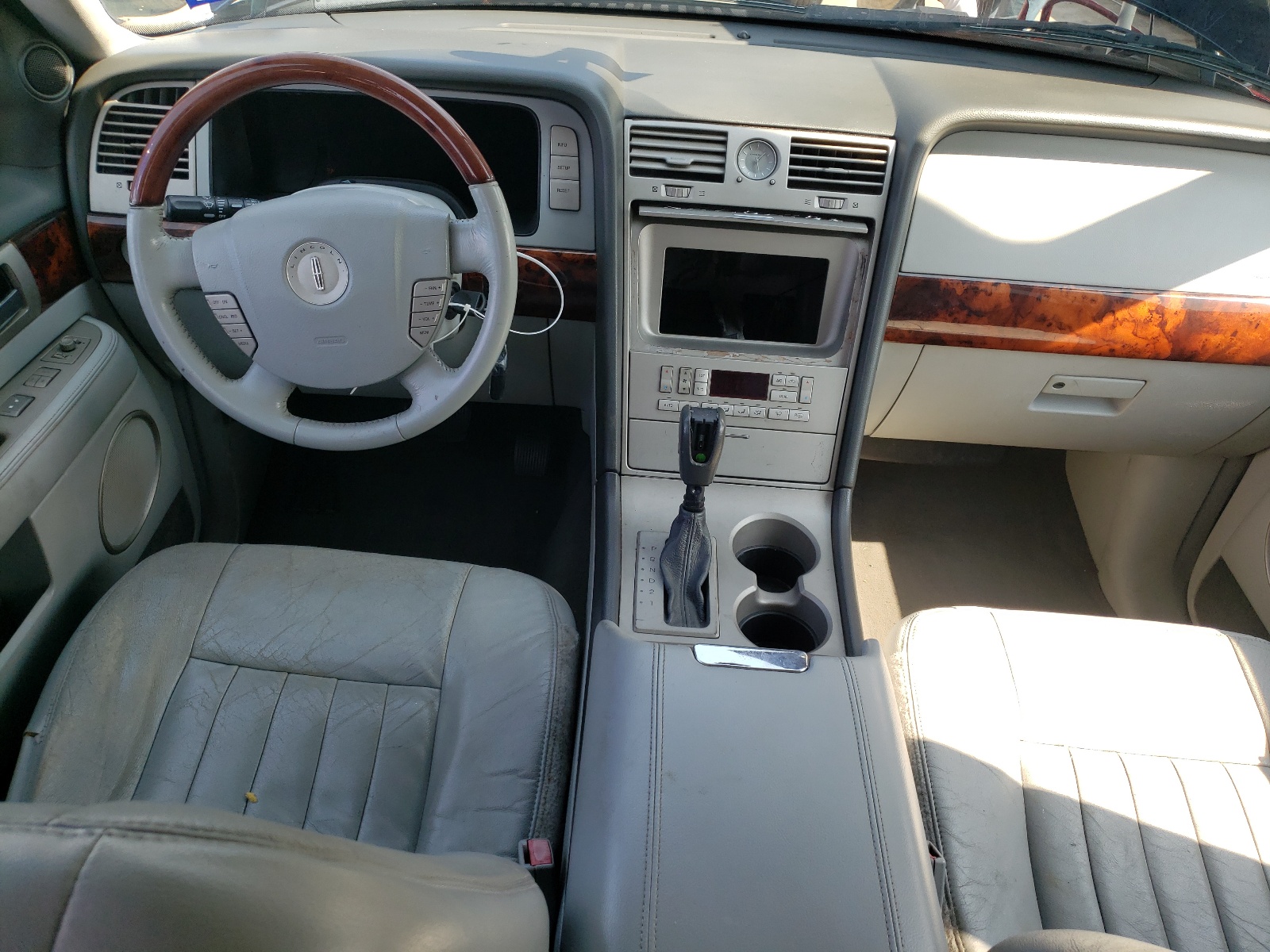 5LMFU27R74LJ17182 2004 Lincoln Navigator