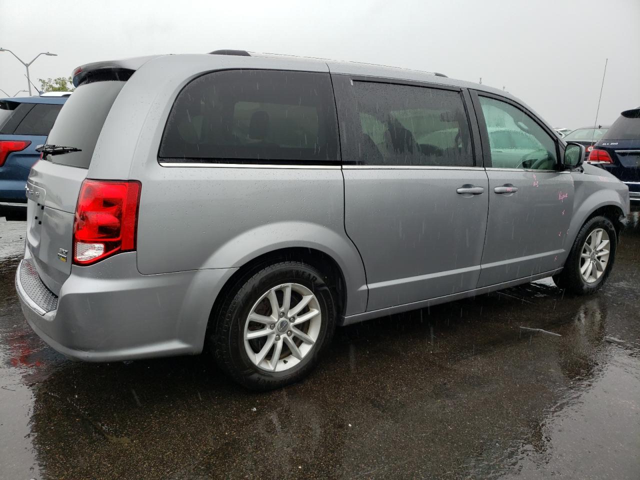 2019 Dodge Caravan - Image 3