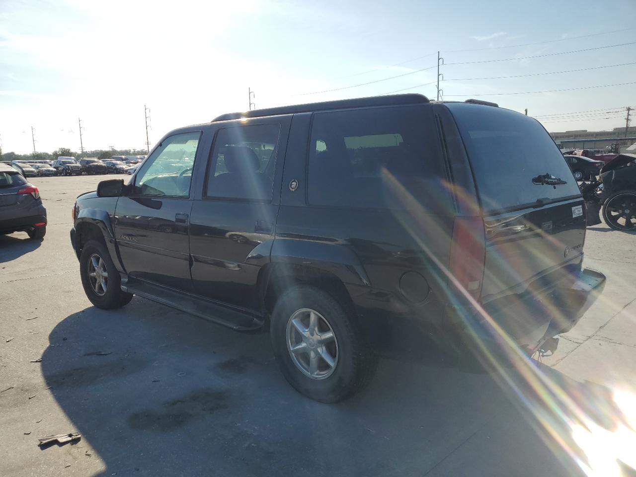 1GYEK13R0YR167895 2000 Cadillac Escalade