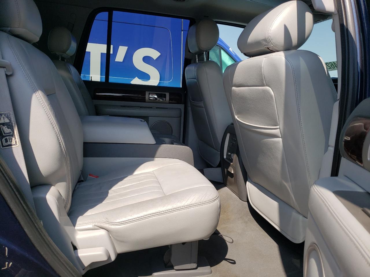 2004 Lincoln Navigator VIN: 5LMFU27R74LJ17182 Lot: 61906094