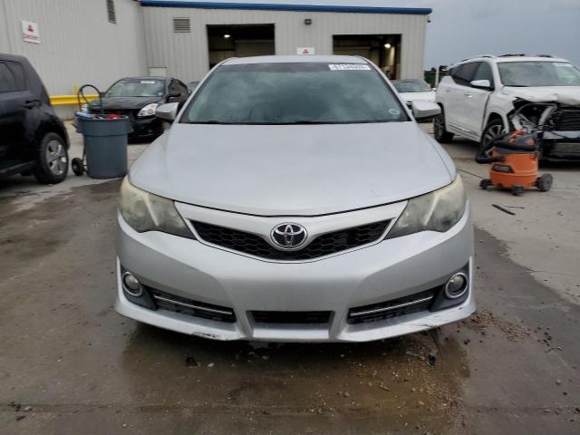  TOYOTA CAMRY 2013 Серебристый