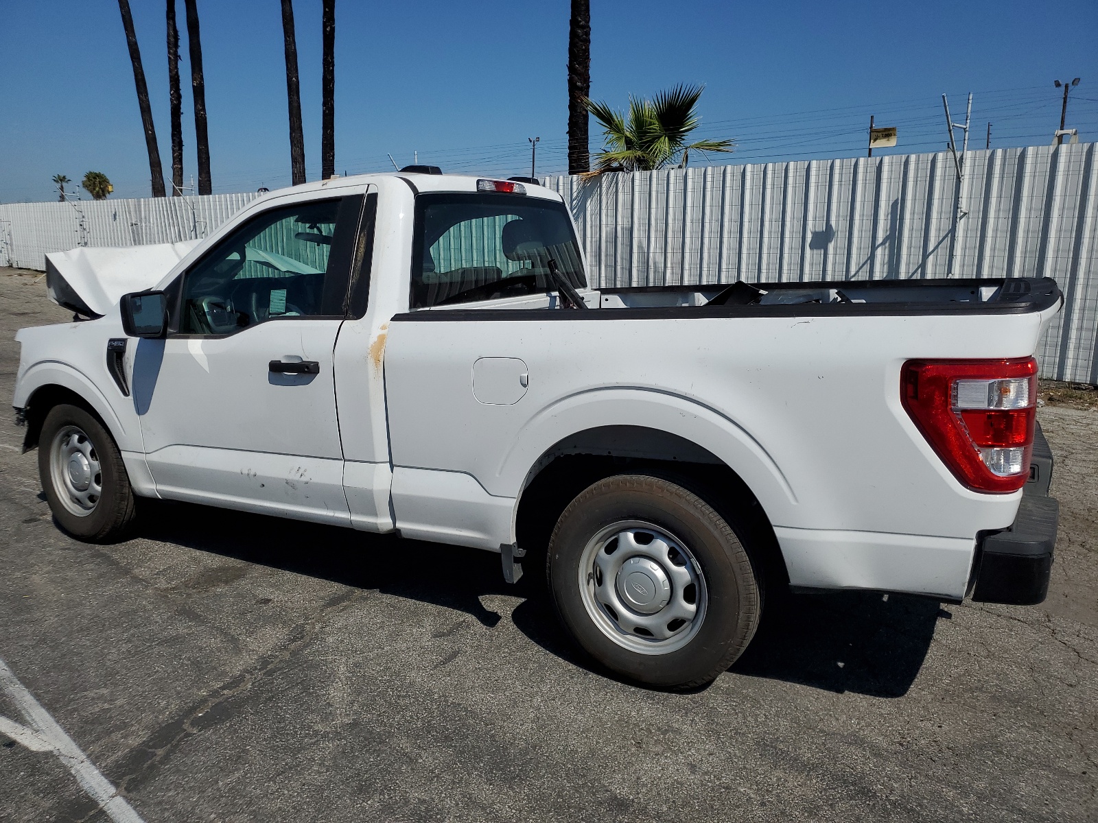 2022 Ford F150 vin: 1FTMF1CB0NKE21800