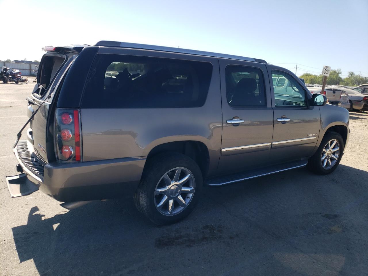2014 GMC Yukon - Image 3