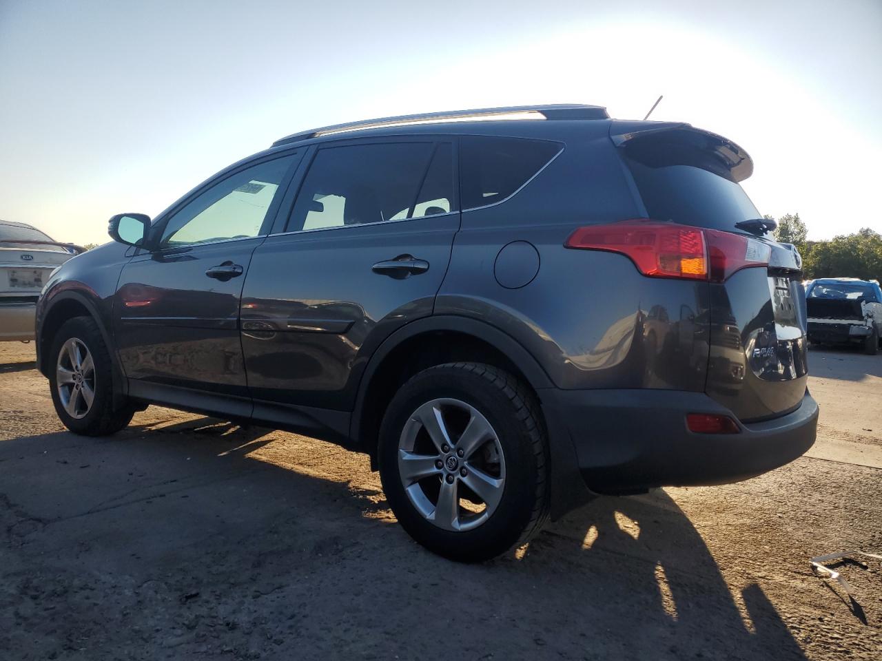 2T3RFREV5FW286561 2015 Toyota Rav4 Xle