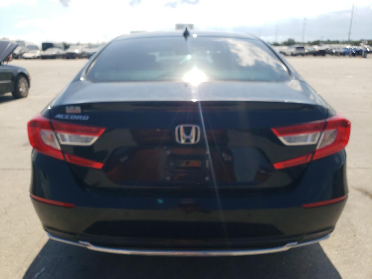 1HGCV1F50JA019846 2018 Honda Accord Exl