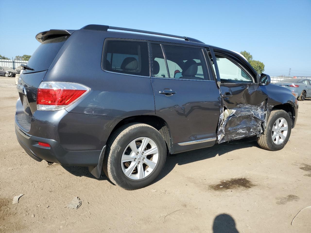 VIN 5TDBK3EH2DS277643 2013 TOYOTA HIGHLANDER no.3