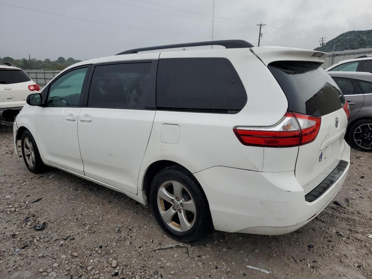 5TDKK3DC4FS584854 2015 TOYOTA SIENNA - Image 2