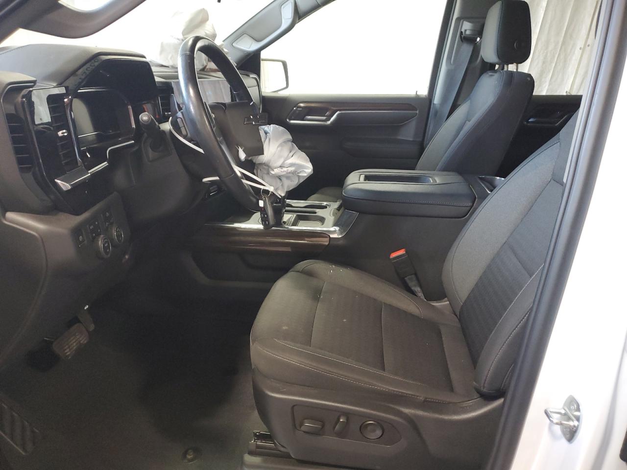 2022 Chevrolet Silverado - Image 7