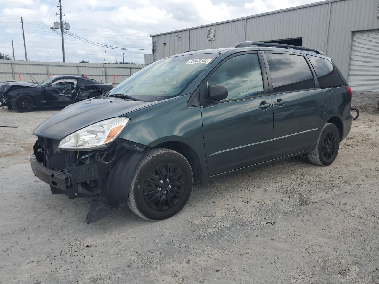 2005 Toyota Sienna - Image 1