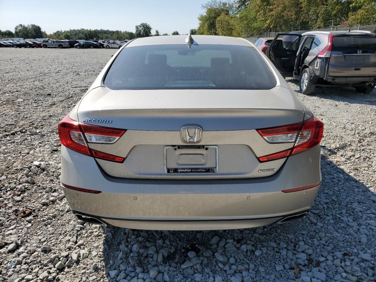 1HGCV1F90JA025732 2018 Honda Accord Touring