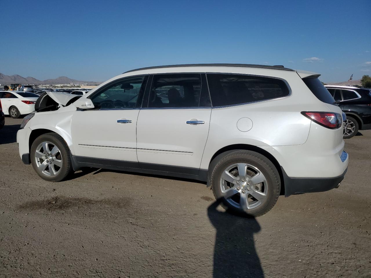 1GNKRJKD2GJ146495 2016 CHEVROLET TRAVERSE - Image 2