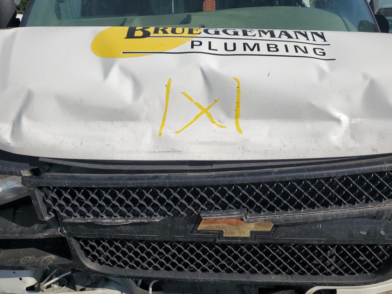 2017 Chevrolet Express - Image 13