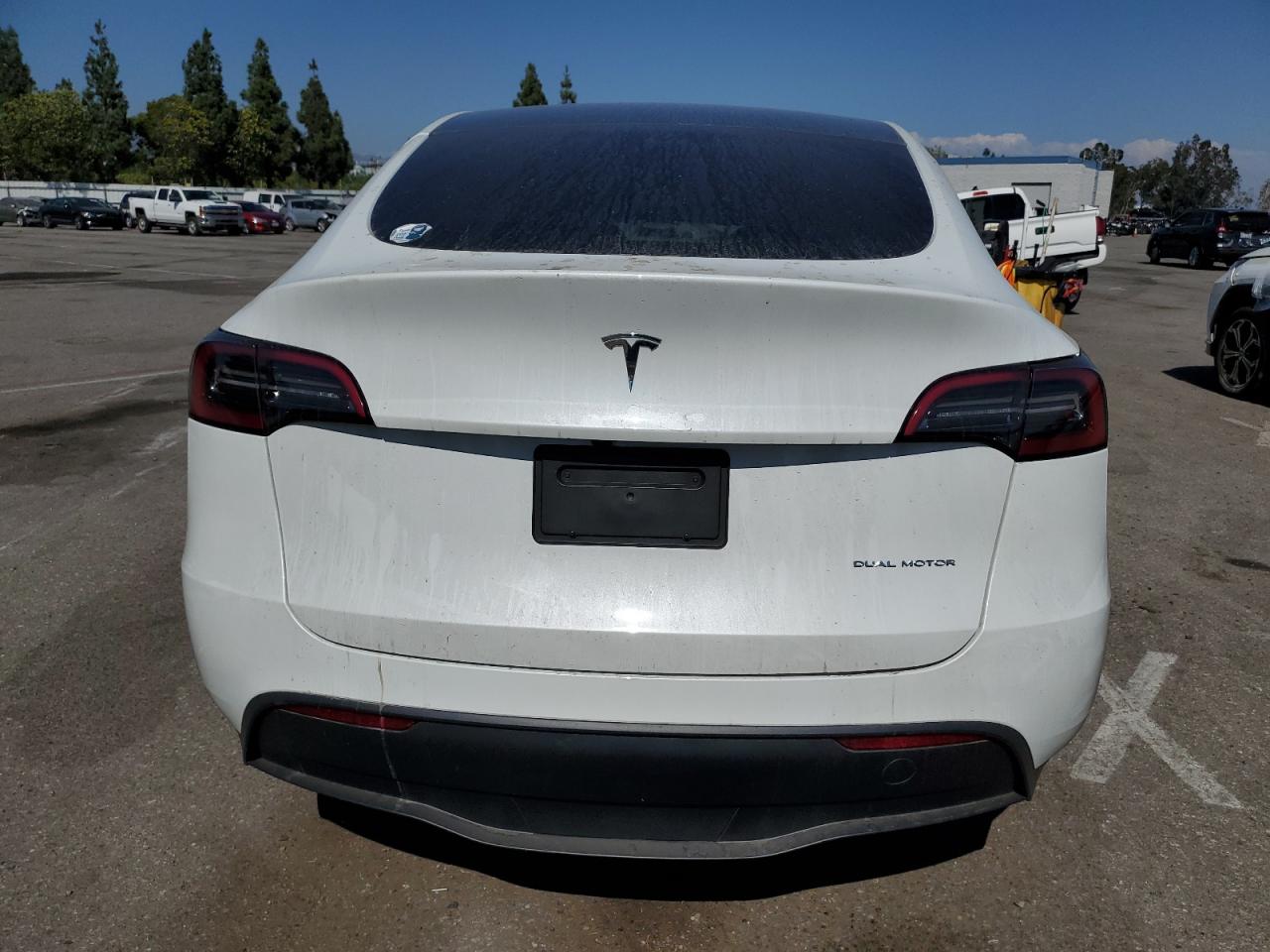 2024 Tesla Model Y VIN: 7SAYGDEEXRF090916 Lot: 70052304