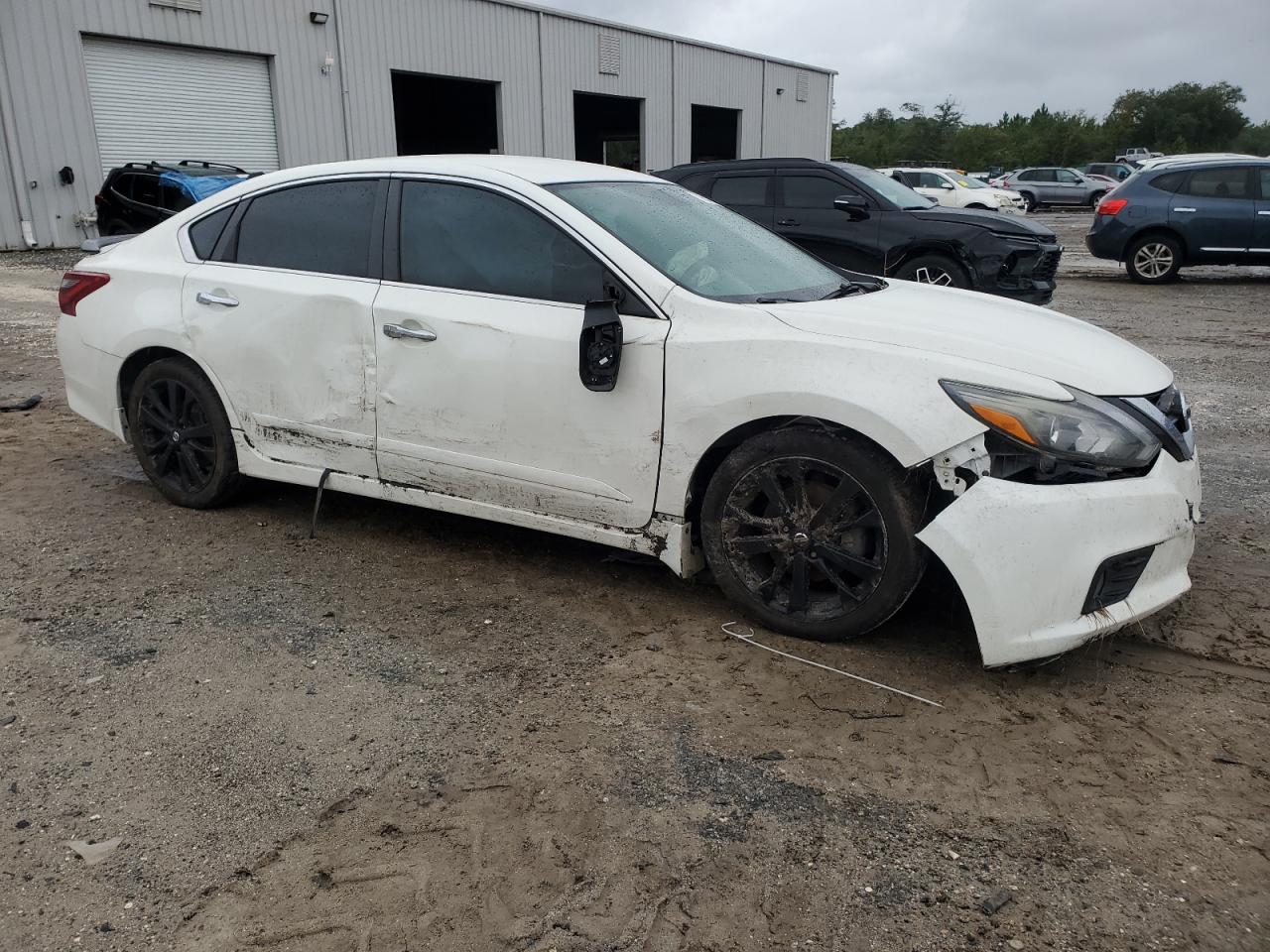 2017 Nissan Altima 2.5 VIN: 1N4AL3AP5HC235891 Lot: 70854424