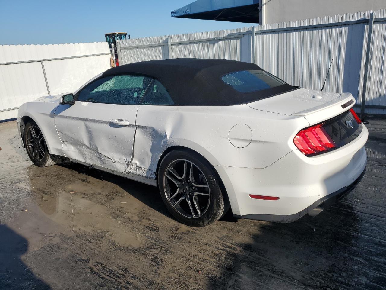 1FATP8UH0P5104725 2023 FORD MUSTANG - Image 2