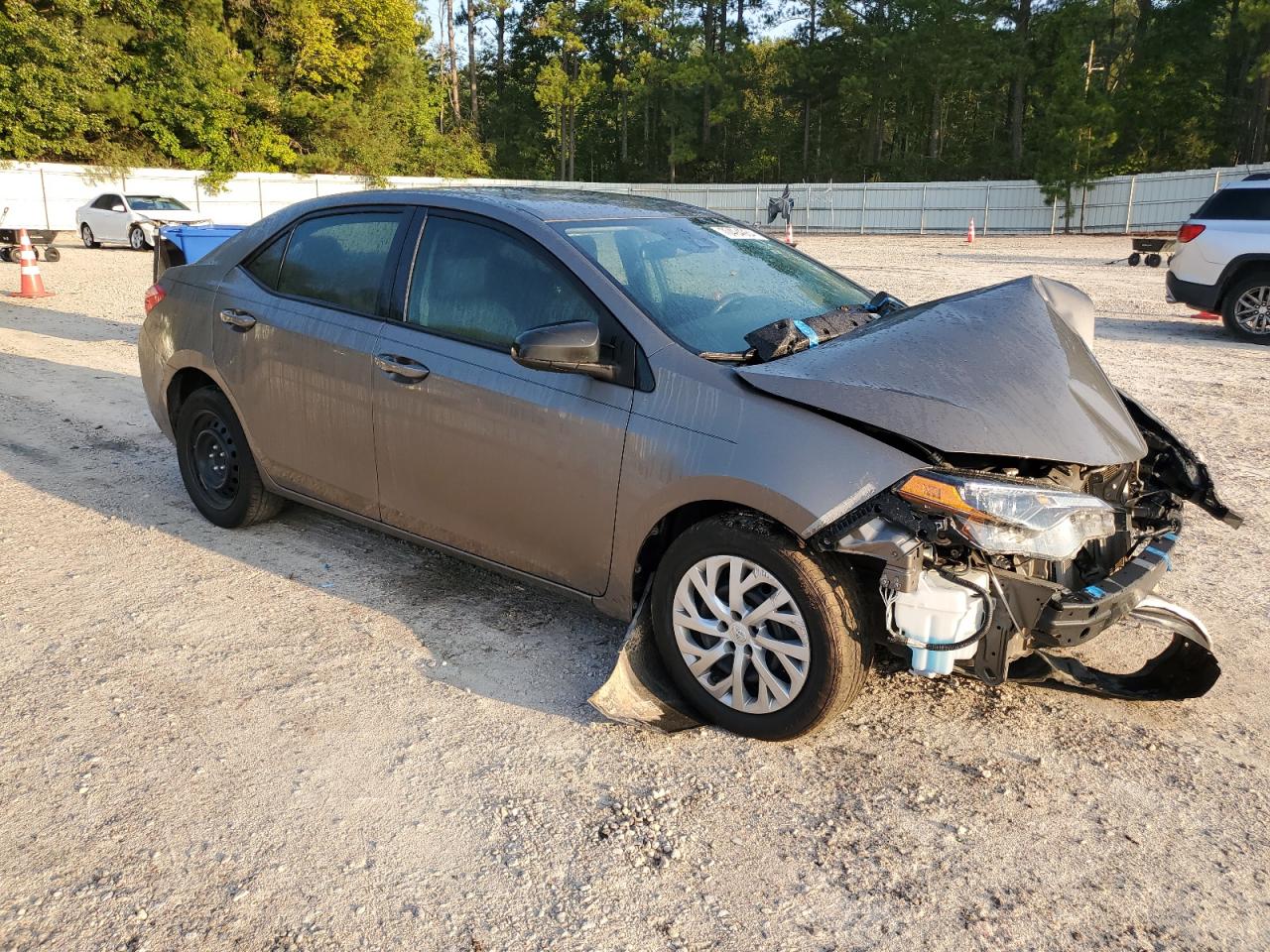 VIN 2T1BURHE5JC097687 2018 TOYOTA COROLLA no.4