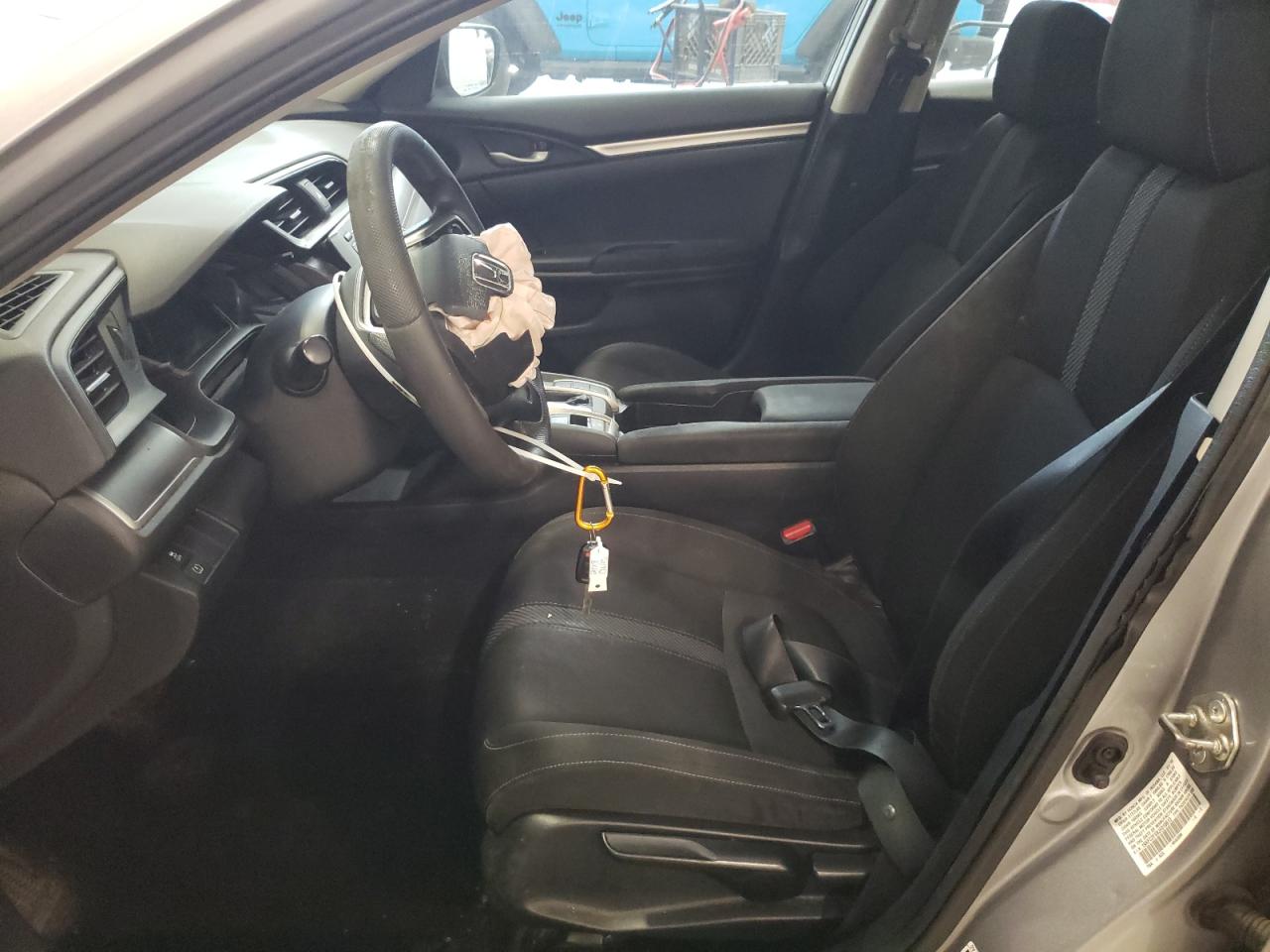 19XFC2F5XJE018613 2018 Honda Civic Lx