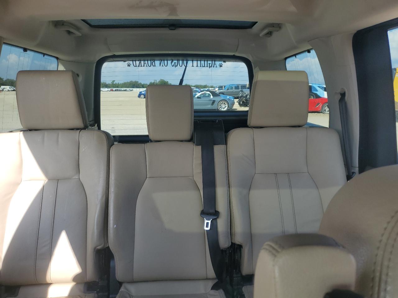 2013 Land Rover LR4 - Image 10
